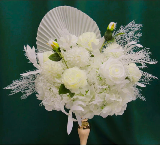 Flower bouquet - white w/ fan