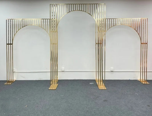 Shiny gold metal arch (set of 3)